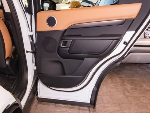 New 2025 Land Rover Discovery Metropolitan Edition image 49