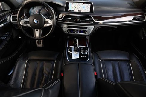 Used 2019 BMW M760i xDrive image 22