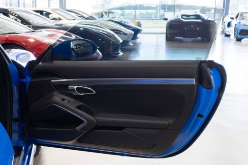 Used 2024 Porsche 718 Cayman image 9