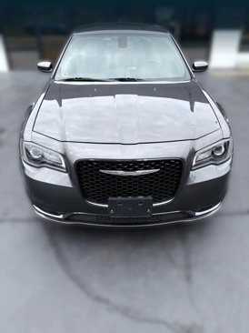 Used 2019 Chrysler 300 S image 9