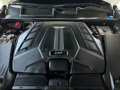 Used 2021 Bentley Bentayga image 45