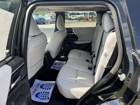 New 2025 Mitsubishi Outlander AWD image 32