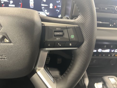 New 2025 Mitsubishi Outlander SEL image 19