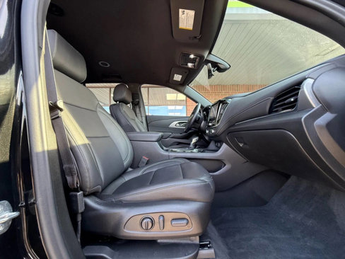 Used 2023 Chevrolet Traverse LT w/ LT Premium Package image 31