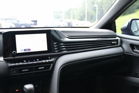 Used 2025 Toyota Camry SE image 12