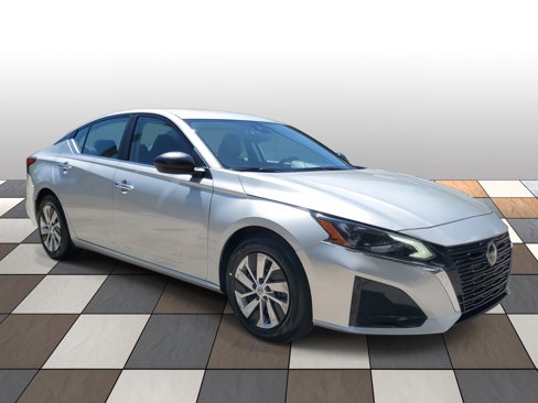 Used 2024 Nissan Altima 2.5 S image 3