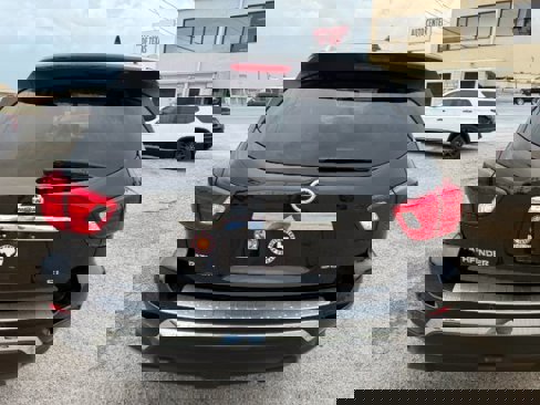 Used 2020 Nissan Pathfinder SL image 2