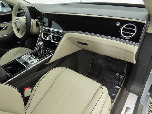 New 2025 Bentley Flying Spur V8 image 17