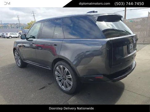 Used 2024 Land Rover Range Rover SE image 3