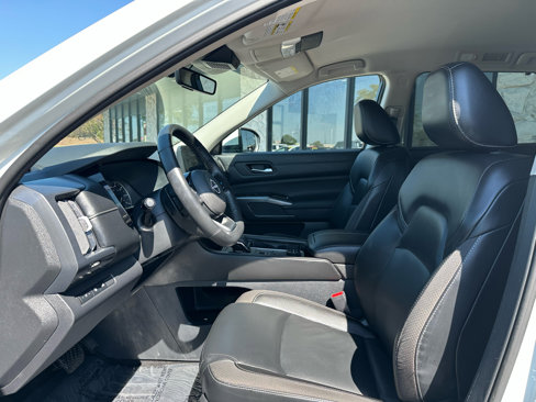 Used 2023 Nissan Pathfinder SL image 2