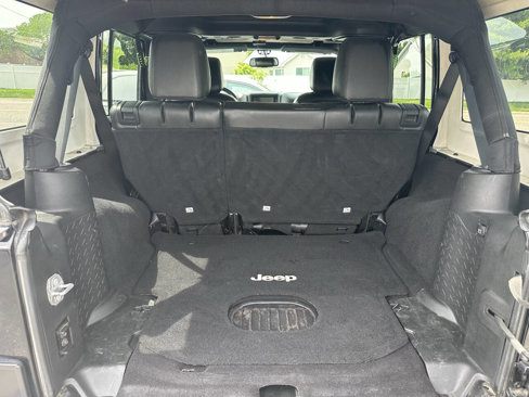 Used 2017 Jeep Wrangler Unlimited Sahara image 21