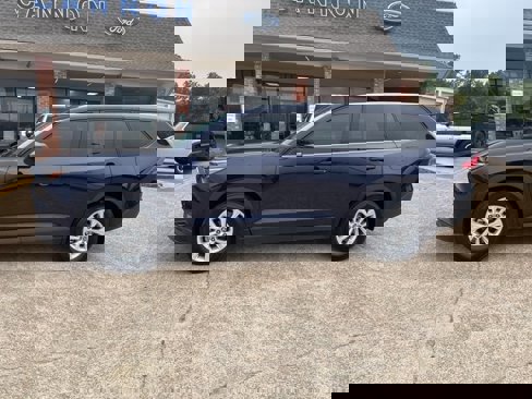 Used 2024 Toyota Grand Highlander XLE image 2