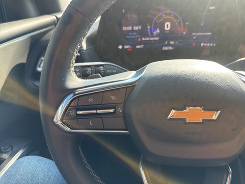Used 2025 Chevrolet Traverse LT image 33