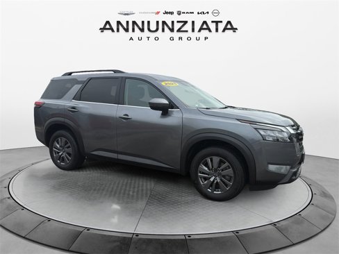 Used 2025 Nissan Pathfinder SV image 7