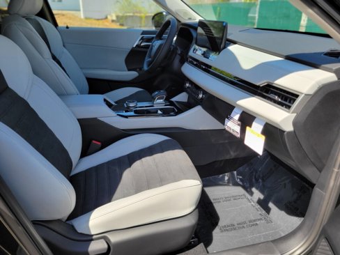 New 2025 Mitsubishi Outlander SE image 11