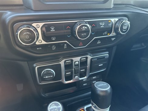 Used 2021 Jeep Gladiator Sport image 25
