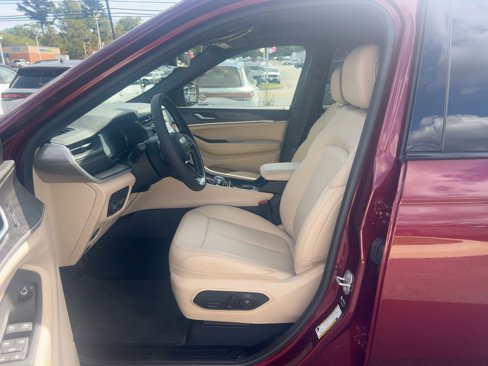 Used 2025 Jeep Grand Cherokee L Limited image 5