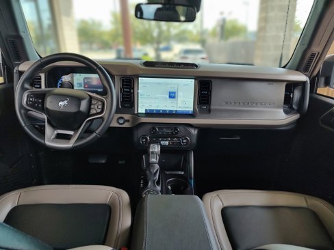 Used 2024 Ford Bronco Wildtrak image 3