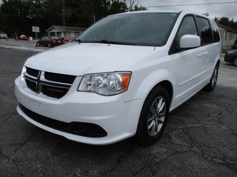 Used 2016 Dodge Grand Caravan SE image 2