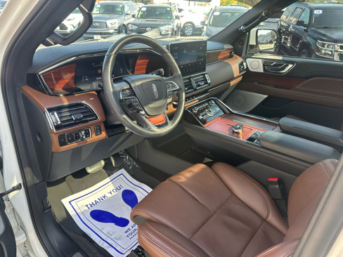 Used 2024 Lincoln Navigator L Reserve image 12