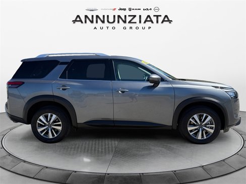 Used 2025 Nissan Pathfinder SL image 6