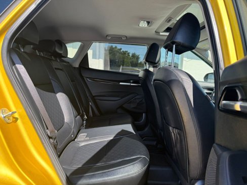 Used 2022 Kia Seltos SX w/ Sunroof Package image 19