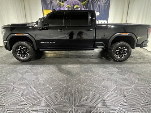 Used 2025 GMC Sierra 2500 AT4X image 8