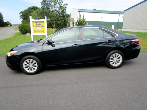 Used 2016 Toyota Camry LE image 2