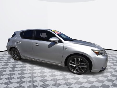 Used 2016 Lexus CT 200h image 3