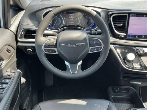 New 2025 Chrysler Pacifica Select image 15