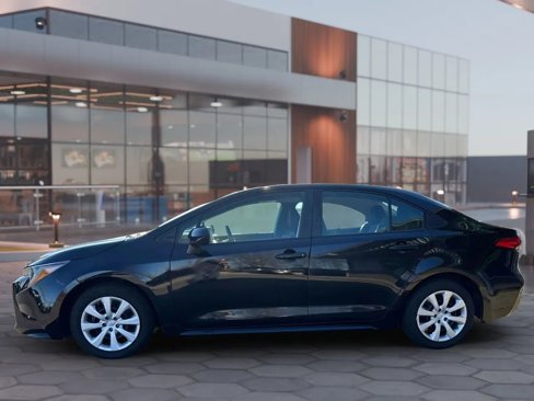 Used 2021 Toyota Corolla LE image 4