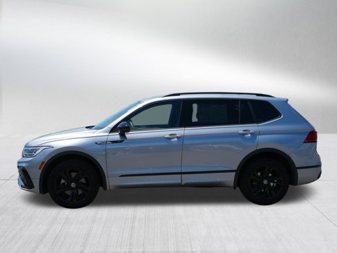 Certified 2024 Volkswagen Tiguan SE R-Line image 4