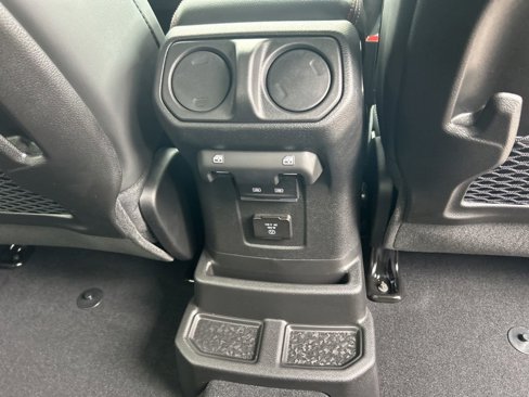 New 2025 Jeep Wrangler Unlimited Rubicon w/ Technology Group image 30