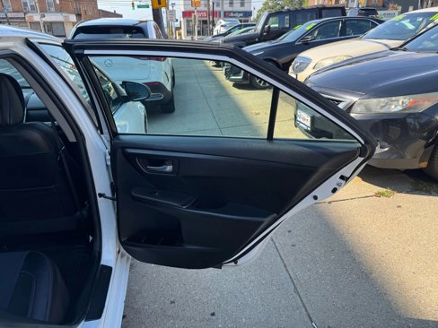 Used 2017 Toyota Camry SE image 11