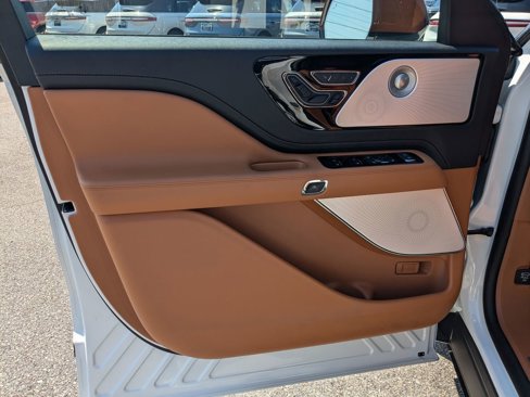 New 2025 Lincoln Aviator Black Label w/ Jet Appearance Package image 11