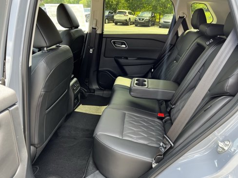 New 2025 Nissan Rogue Platinum image 40