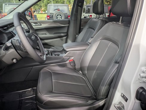 New 2025 Jeep Grand Cherokee Limited image 17