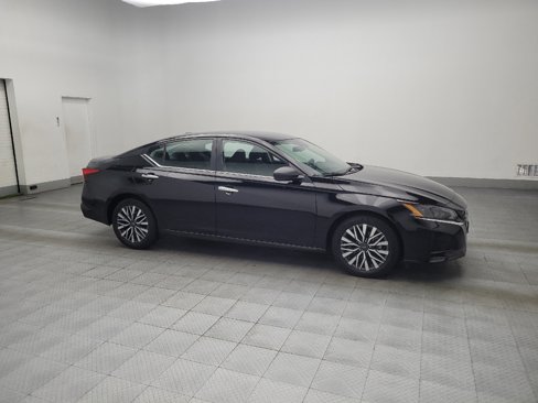 Used 2024 Nissan Altima 2.5 SV image 11