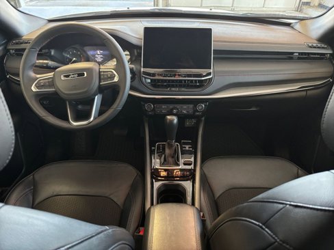 Used 2025 Jeep Compass Trailhawk image 32