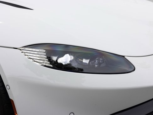 Used 2021 Aston Martin V8 Vantage Coupe image 15