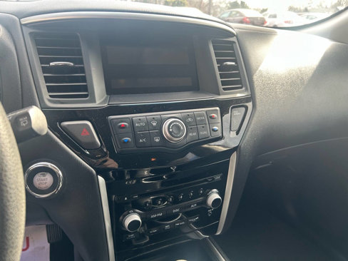 Used 2014 Nissan Pathfinder S image 9