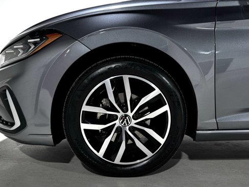 Used 2025 Volkswagen Jetta SE image 31
