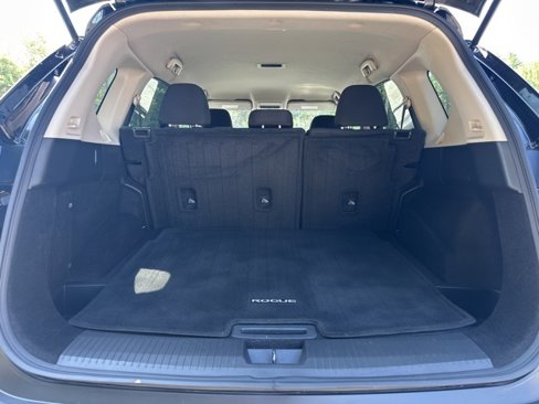 Used 2023 Nissan Rogue S image 8