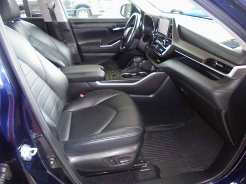 Used 2023 Toyota Highlander XLE image 8