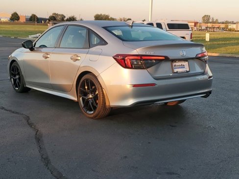 Used 2025 Honda Civic Sport image 4
