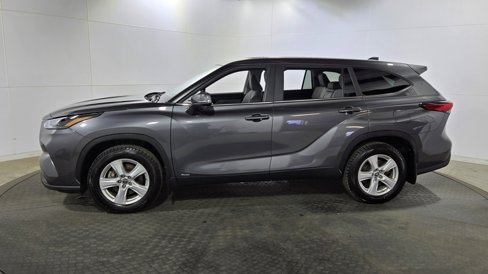 Used 2023 Toyota Highlander LE image 4