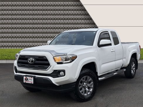 Used 2017 Toyota Tacoma SR5 image 3