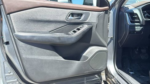 Used 2023 Nissan Rogue SV image 24