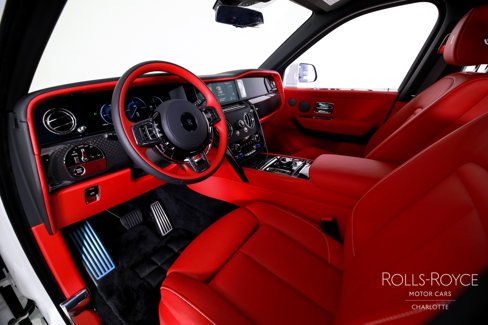 New 2025 Rolls-Royce Cullinan Black Badge image 3