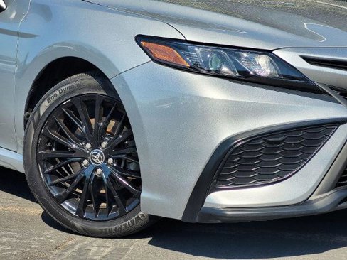 Used 2021 Toyota Camry SE image 5